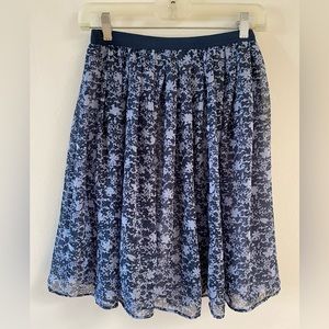 Uniqlo pull on skirt size small blue floral printt